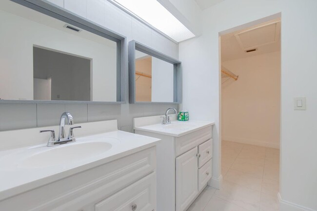 Photo - 6090 Aloma Ln