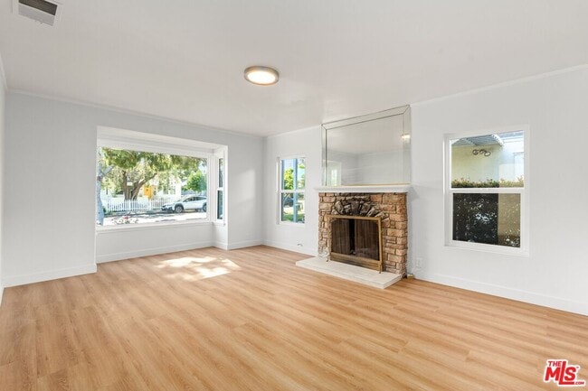 Photo - 2522 Armacost Ave