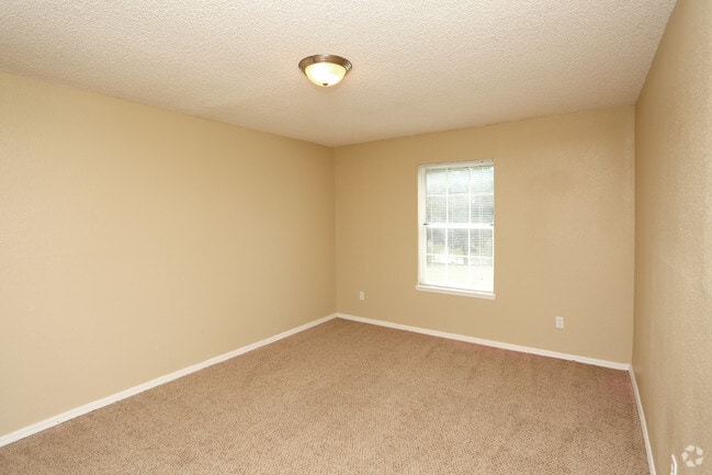 1BR, 1BA - 750SF - Bedroom