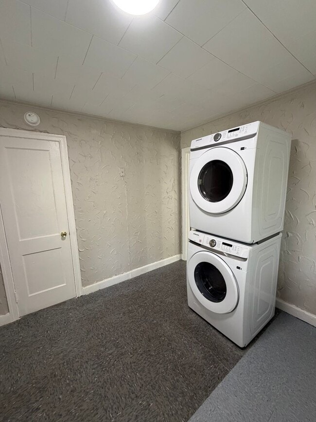 Photo - NEW LISTING!!