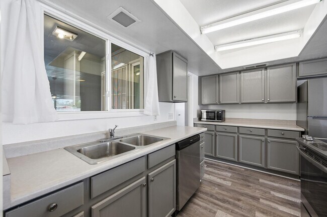 Photo - 124 E Minton Dr