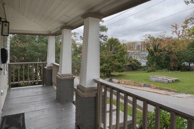 Photo - 2116 Senate St