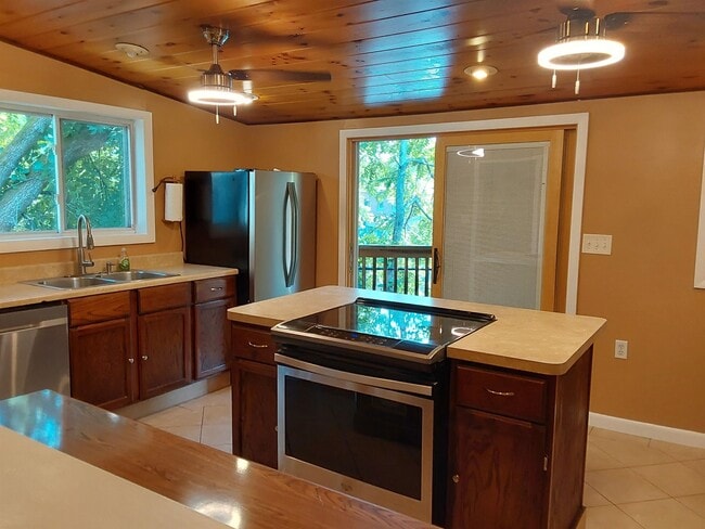 Photo - 151 Buck St