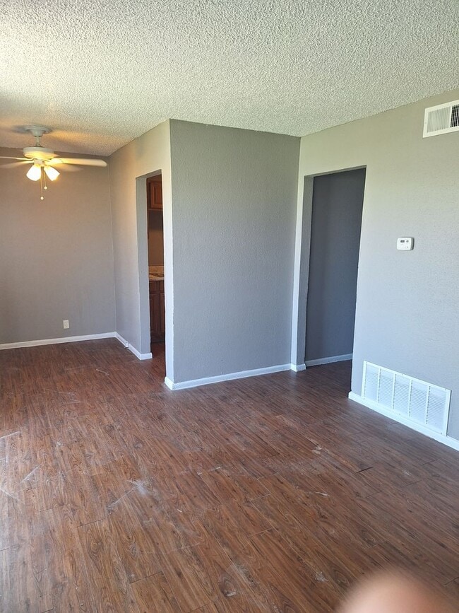Photo - 2x1 Less Than $933 Big Yard, Pets OK