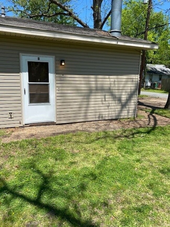 Photo - 701 W 35th St Unit B