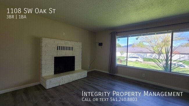 Photo - 1108 SW Oak St