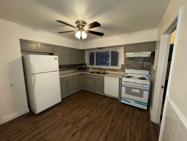 Photo - 2363 E Maple Rd