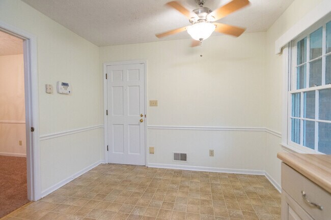 Photo - 140 Saxon Woods Dr