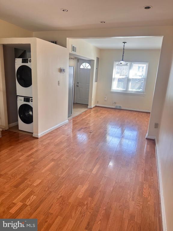 Photo - 3433 Clay St NE