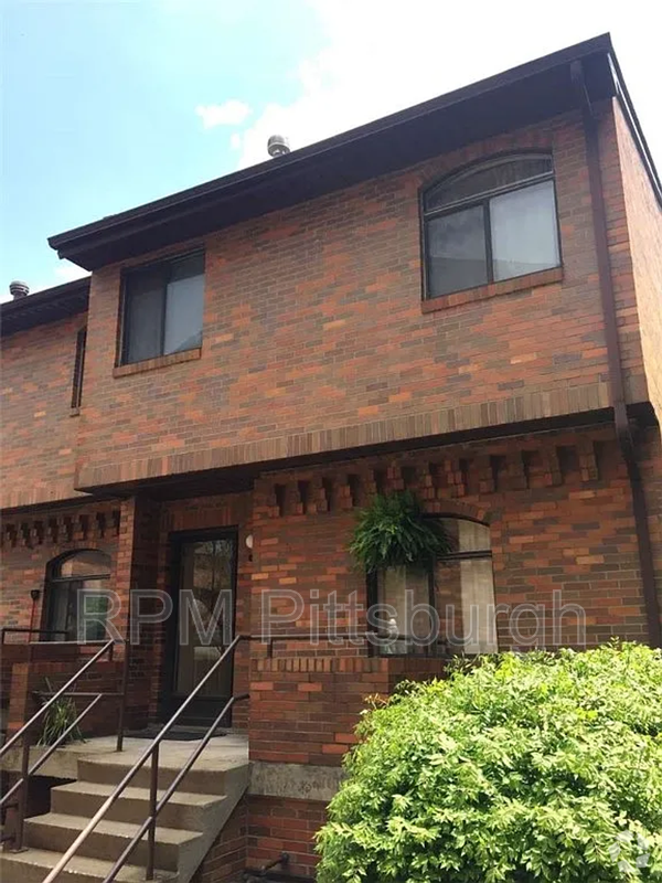 Building Photo - 3242 Niagara Square Rental