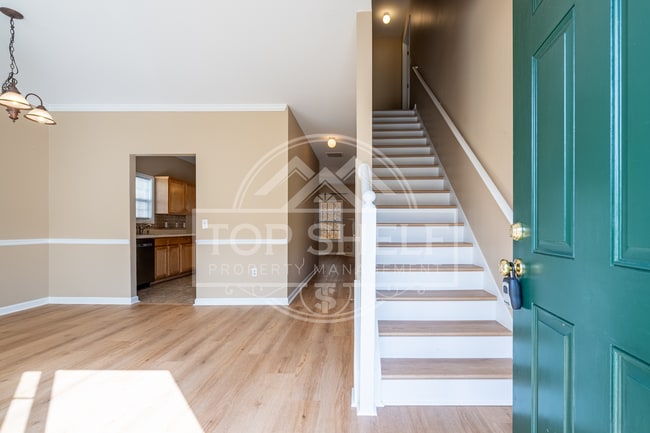 Photo - 32 Brookvalley Ct W