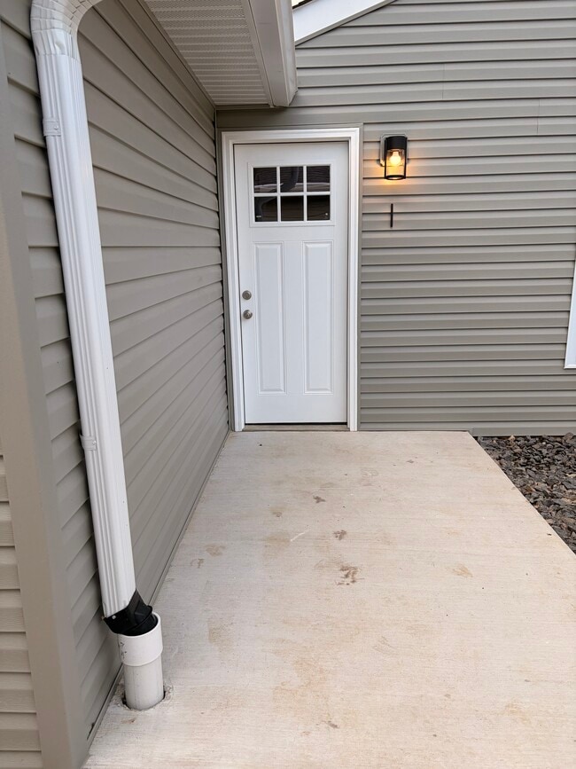 front entrance - 1 Holding Ln Unit I