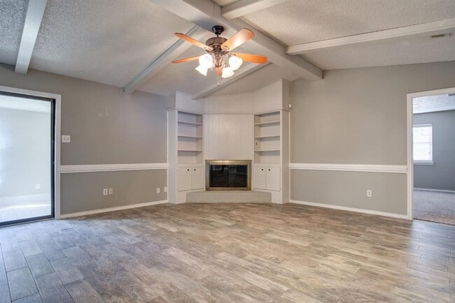 Building Photo - Pre-leasing this Beautiful 3/2/2 Home! Available JULY 1st