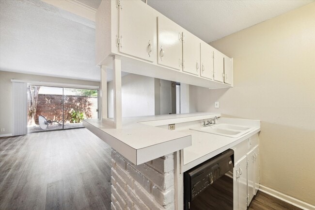 Photo - 3259 Branard St