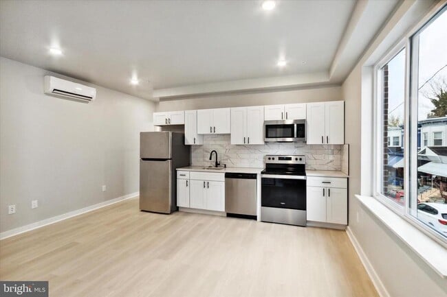 Building Photo - 316 S 52nd St Unit 4 Rental
