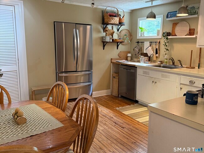 Photo - 252 W Norwalk Rd