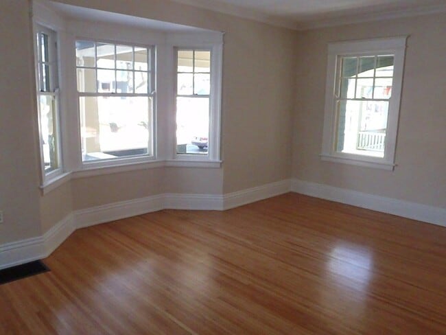 Livingroom - 923 Harvard St