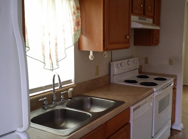 Photo - 346 Railroad Ave