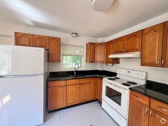 Building Photo - 1057 Main St Unit 6 Rental