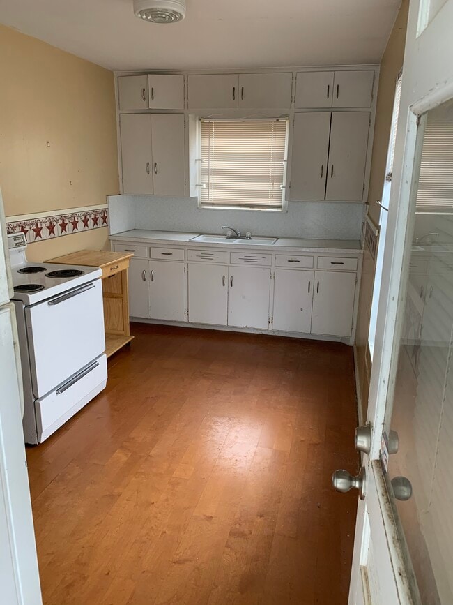 Building Photo - 517 S Monroe St Rental