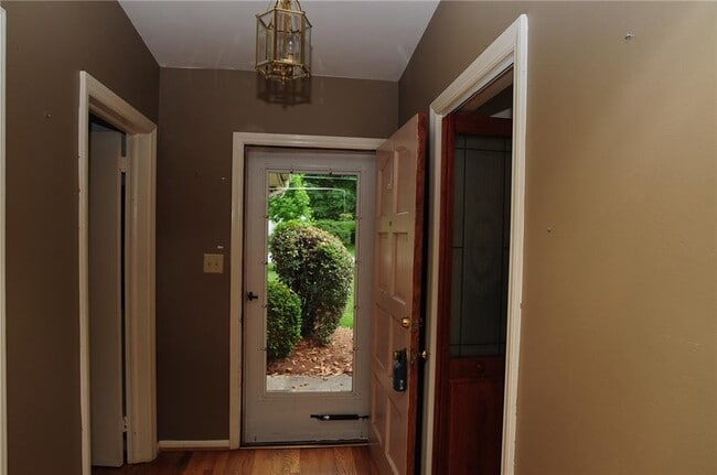 Photo - 1632 Anita Pl NE