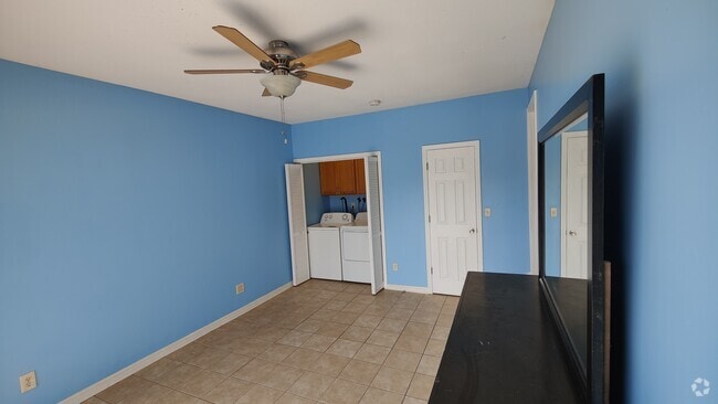 Building Photo - 1215 Skyview Blvd Unit 1215B Skyview Blvd 33801 Rental