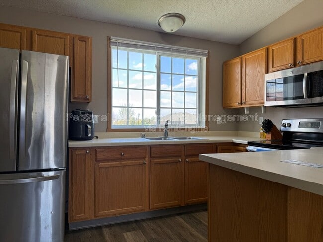 Photo - 1868 13th St E