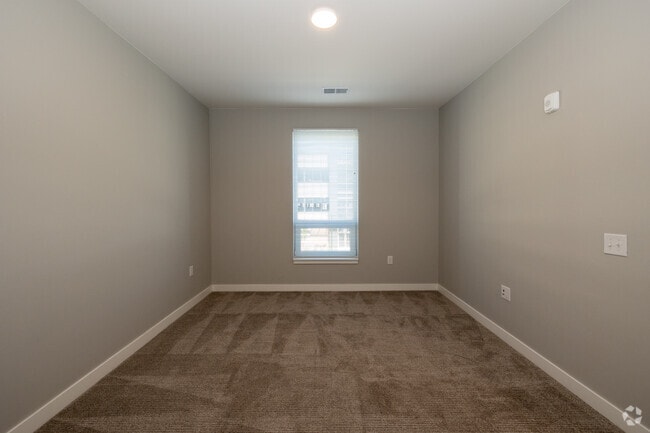 1BR, 1BA - 652SF - Bedroom