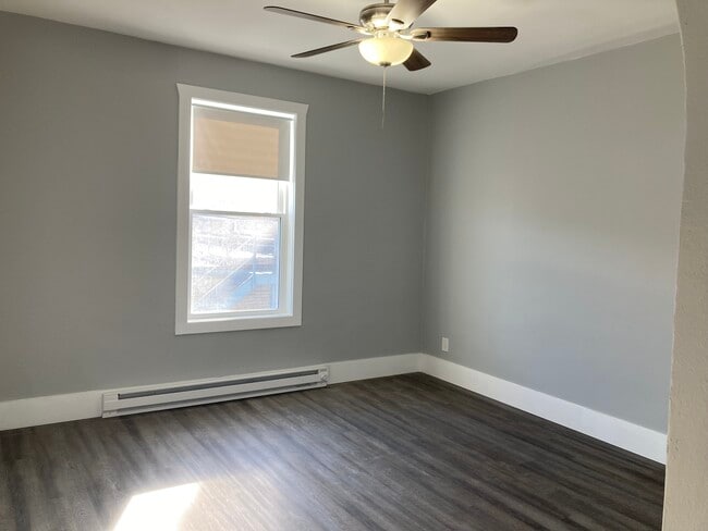 Living Room - 231 2nd Ave NE Unit 3