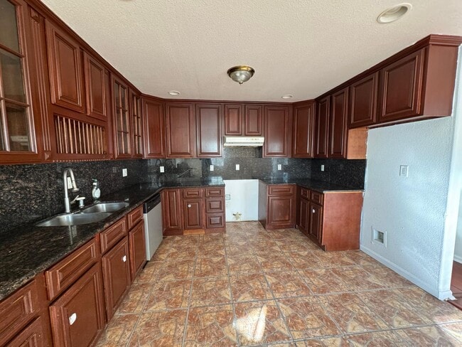 Photo - 27715 Cliffwood Ave