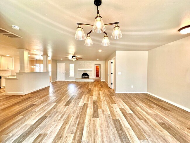 Photo - 4 Bed Spacious Midwest city House