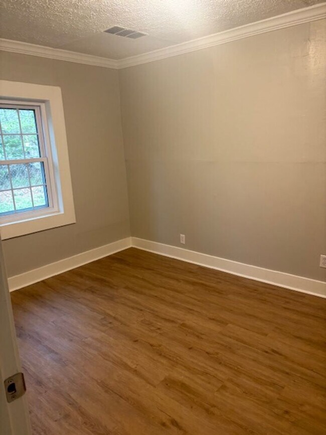 Photo - Renovated 3 Bedroom 1 Bath Home for Rent!