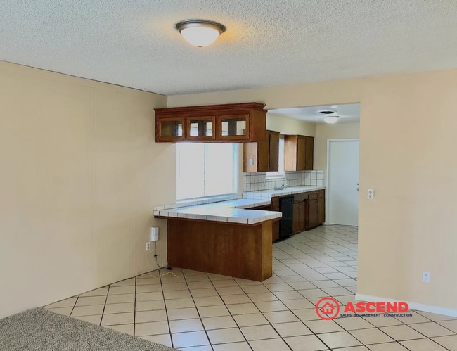 Photo - Lovely Home in Northeast Bakersfield!