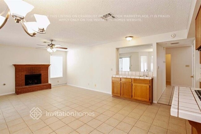 Photo - 610 E Eldorado Ln