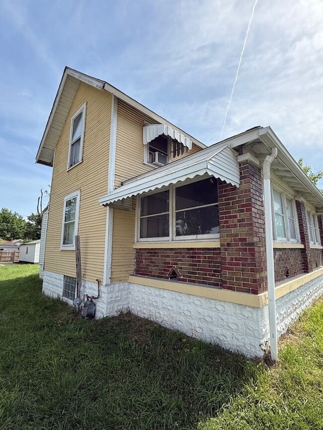 Photo - Spacious 3BR/1BA home with great floor plan, detached garage, enclosed porch and main level bedroom