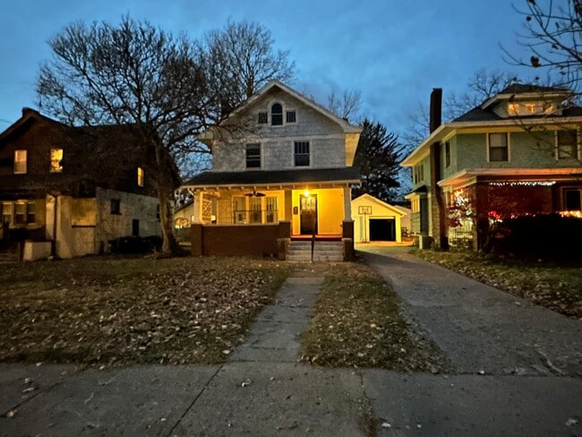 Photo - 1105 N Bourland Ave