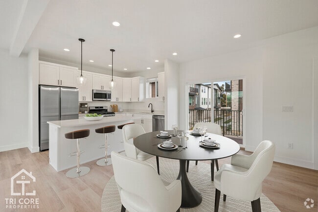 Building Photo - townhome