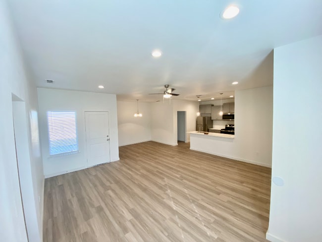 Photo - 5738 Lehigh St