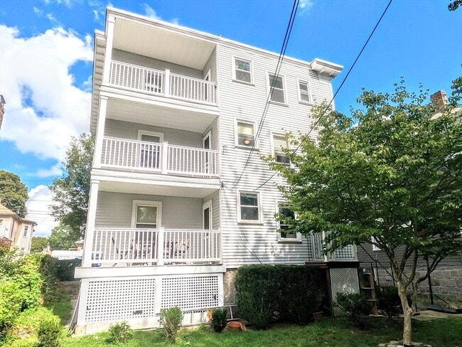 Building Photo - 76 Farquhar St Unit 3 Rental