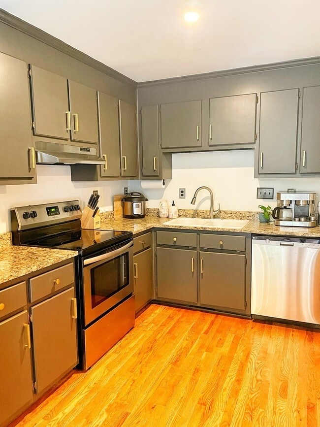 Photo - 16 Townes Square Ln