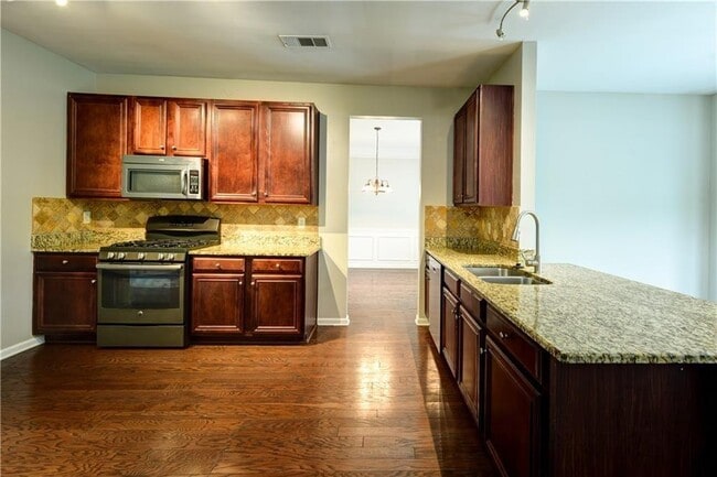 Photo - 635 Moonlight Way