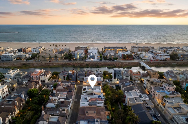 Building Photo - 120 Mast Mall