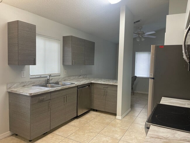 Photo - Orlando/Orlovista - For RENT 3 Bedroom, 2 Bathroom, 2 Car Garage