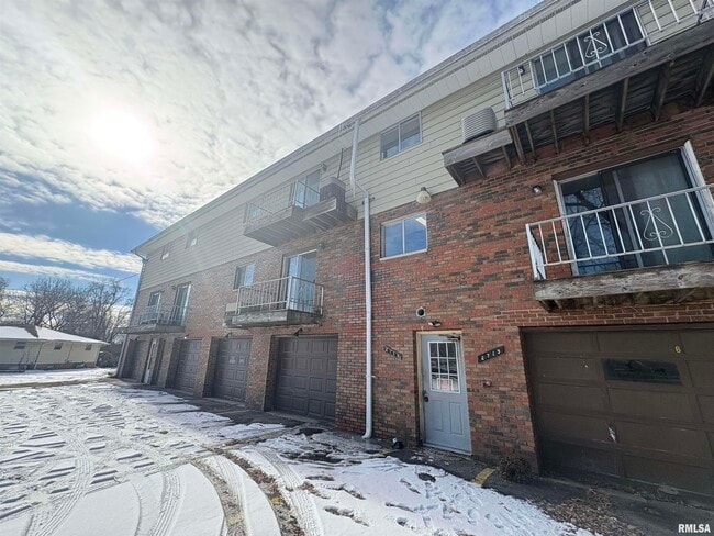 Building Photo - 2719 W Radan Ct Unit 6