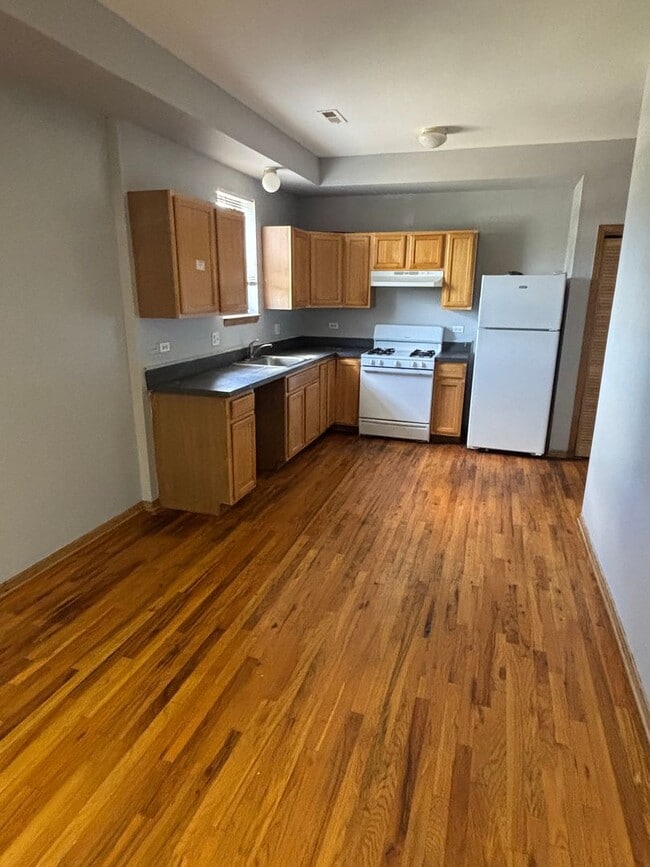 Building Photo - 4206 W Van Buren St Unit 2