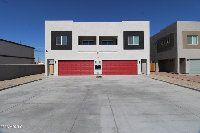 Building Photo - 2516 E Broadway Rd