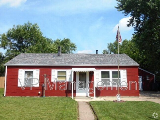 Building Photo - 7420 N Oak St Rental