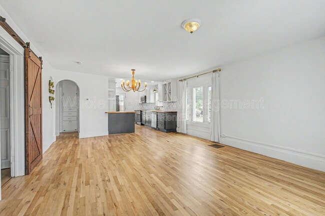 Photo - 110 S Quitman St