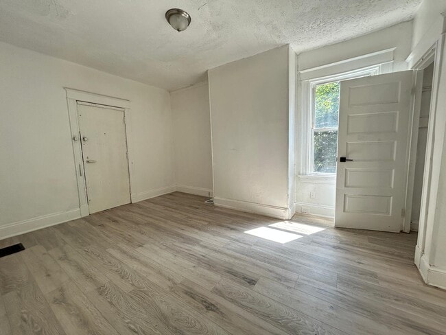 Photo - 3719 Laclede Ave