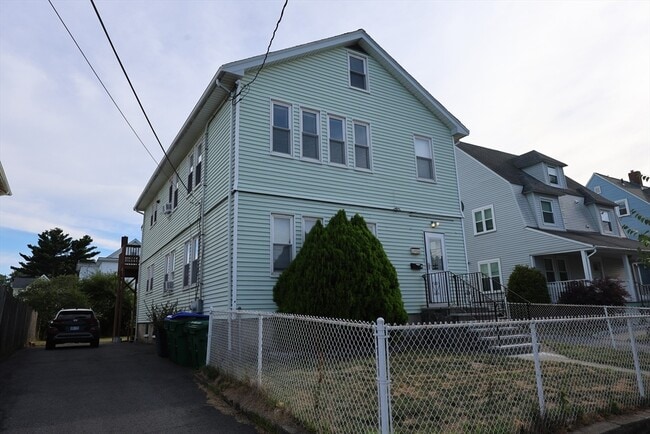 Building Photo - 12 2nd St Unit 2